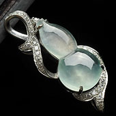 冰玻种晴水缅甸翡翠A货镶白金葫芦胸坠（水钻）