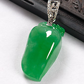 冰种阳绿缅甸翡翠A货镶白金扣福瓜挂件（真钻）