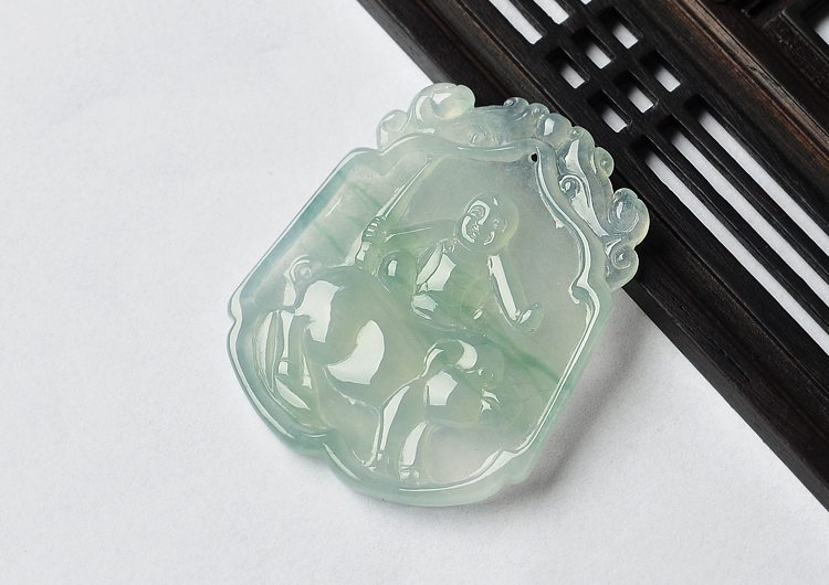 冰玻种淡晴水缅甸翡翠A货发财猪挂件