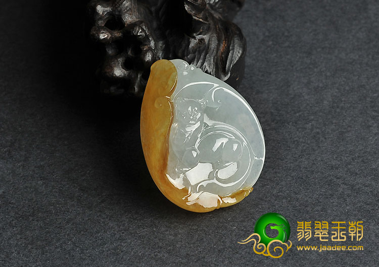 冰种黄翡缅甸翡翠A货猛虎下山挂件