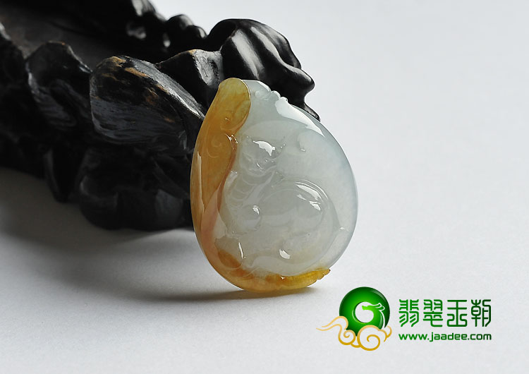 冰种黄翡缅甸翡翠A货猛虎下山挂件