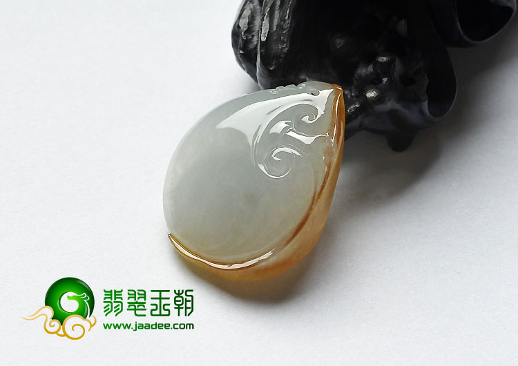 冰种黄翡缅甸翡翠A货猛虎下山挂件
