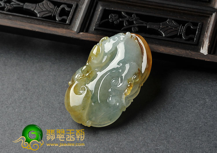 冰种黄翡略飘花缅甸翡翠A货灵猴献瑞挂件