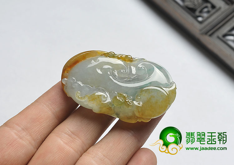 冰种黄翡略飘花缅甸翡翠A货灵猴献瑞挂件