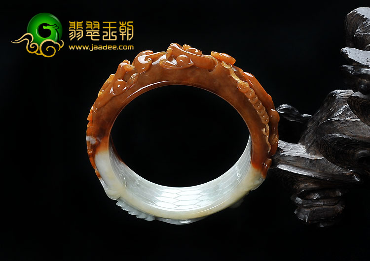 细糯种红翡缅甸翡翠A货仿古龙雕花手镯（57.7mm）