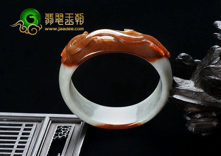 细糯种红翡缅甸翡翠A货仿古龙雕花贵妃镯（58.2-52.8mm）