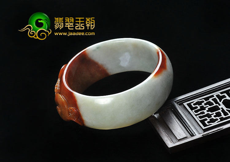 细糯种红翡缅甸翡翠A货仿古龙雕花贵妃镯（58.2-52.8mm）