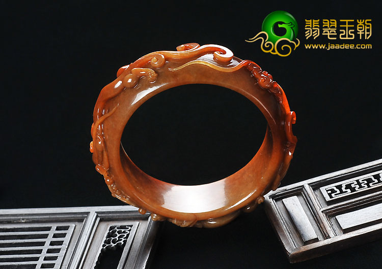 细糯种红翡缅甸翡翠A货仿古龙雕花手镯（57mm）