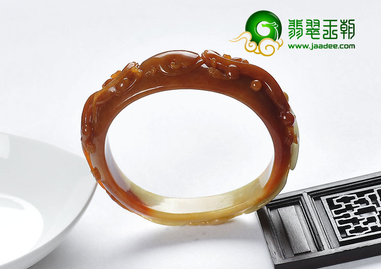 细糯种红翡缅甸翡翠A货仿古龙贵妃镯（57.6-49.2mm）