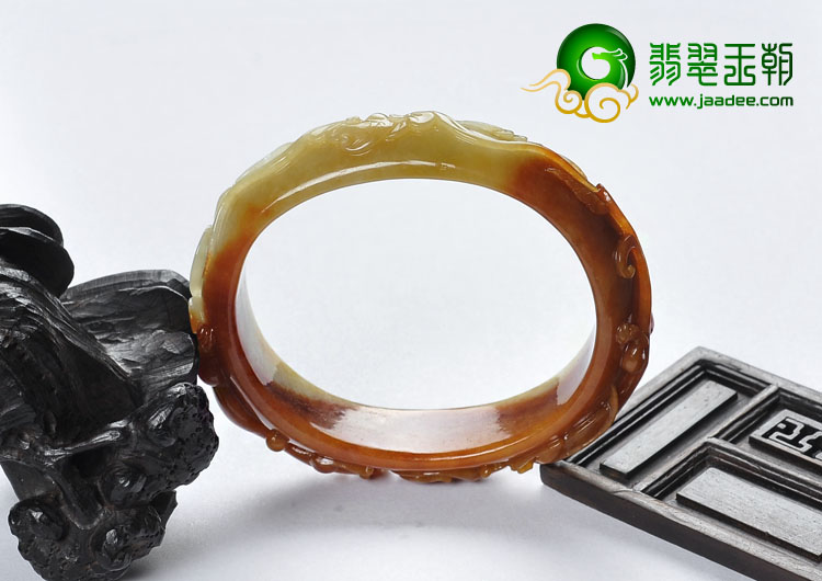 细糯种红翡缅甸翡翠A货仿古龙贵妃镯（57.6-49.2mm）