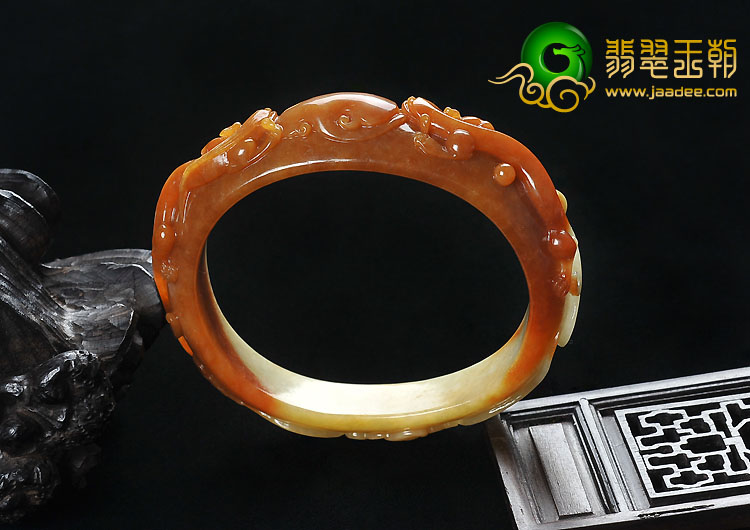 细糯种红翡缅甸翡翠A货仿古龙贵妃镯（57.6-49.2mm）