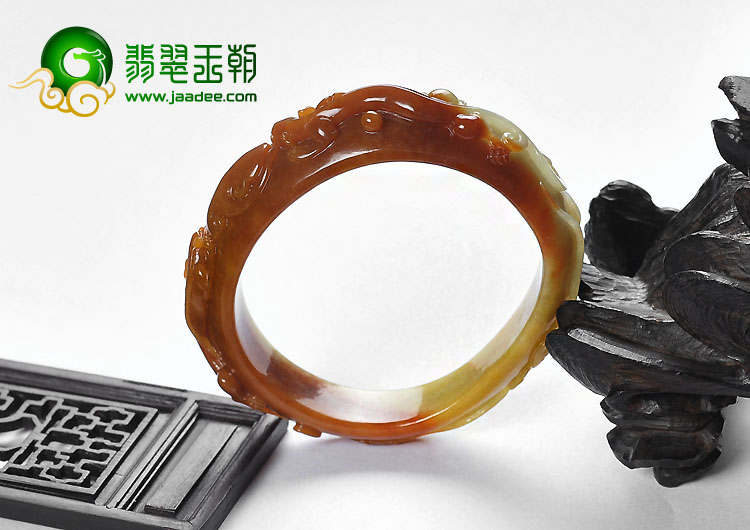 细糯种红翡缅甸翡翠A货仿古龙贵妃镯（57.6-49.2mm）