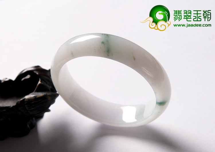 糯冰种飘花缅甸翡翠A货手镯（55.6mm）