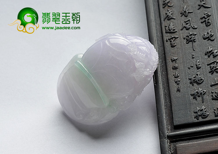 糯冰种春带彩缅甸翡翠A货貔貅挂件