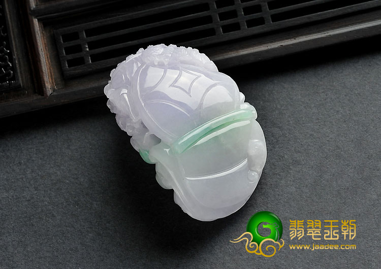 糯冰种春带彩缅甸翡翠A货貔貅挂件