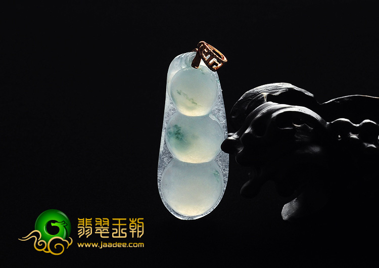 冰种飘花缅甸翡翠A货四季豆挂件