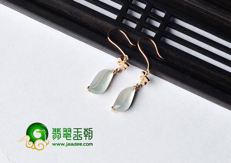冰种淡晴水缅甸翡翠A货水滴耳坠（真钻）