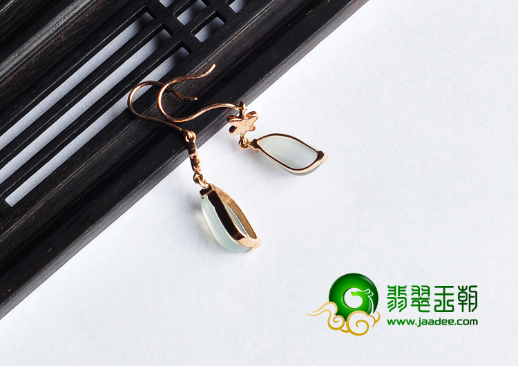 冰种淡晴水缅甸翡翠A货水滴耳坠（真钻）