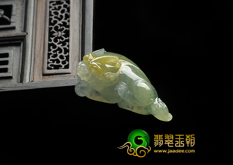 冰种黄翡飘花缅甸翡翠A货貔貅挂件