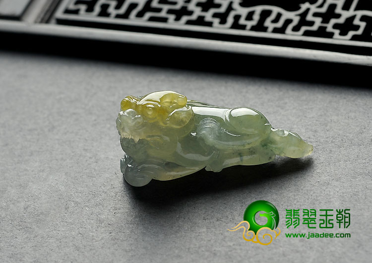 冰种黄翡飘花缅甸翡翠A货貔貅挂件
