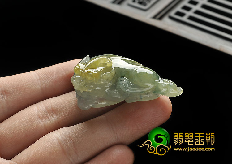 冰种黄翡飘花缅甸翡翠A货貔貅挂件