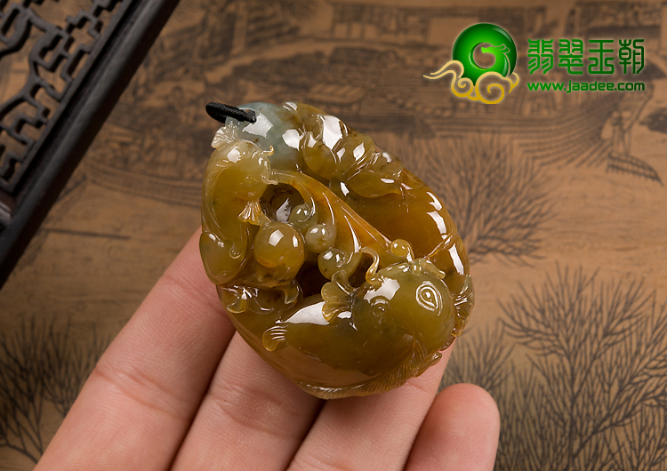 冰种褐黄翡缅甸翡翠A货年年有余挂件