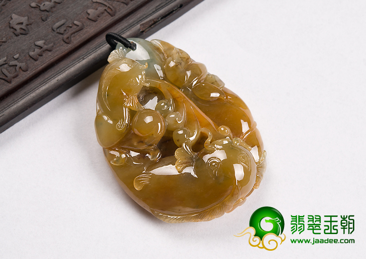 冰种褐黄翡缅甸翡翠A货年年有余挂件