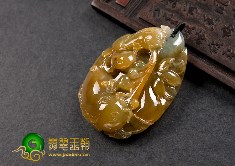 冰种褐黄翡缅甸翡翠A货年年有余挂件