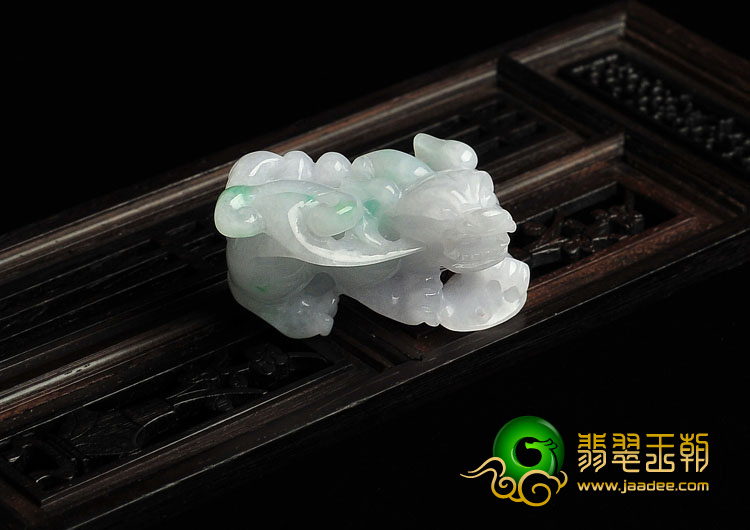 糯冰种白底青缅甸翡翠A货貔貅挂件