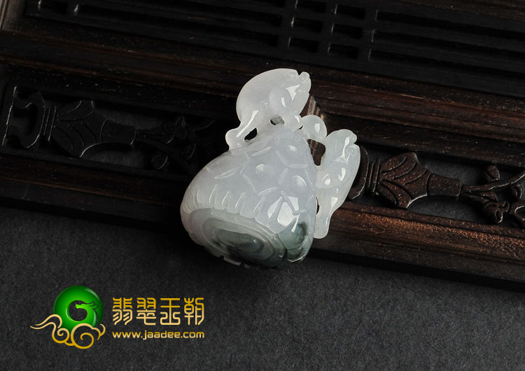 糯冰种飘花缅甸翡翠A货金蟾挂件
