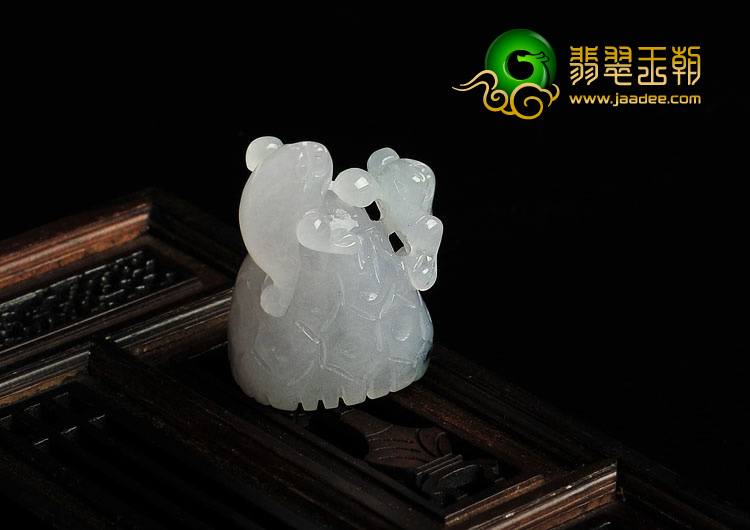糯冰种飘花缅甸翡翠A货金蟾挂件