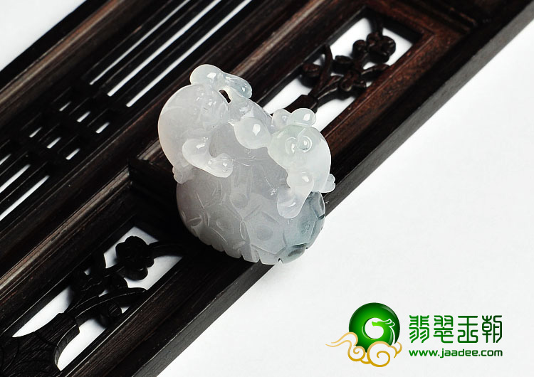 糯冰种飘花缅甸翡翠A货金蟾挂件