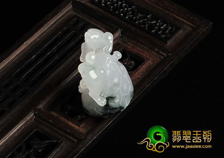 糯冰种飘花缅甸翡翠A货金蟾挂件