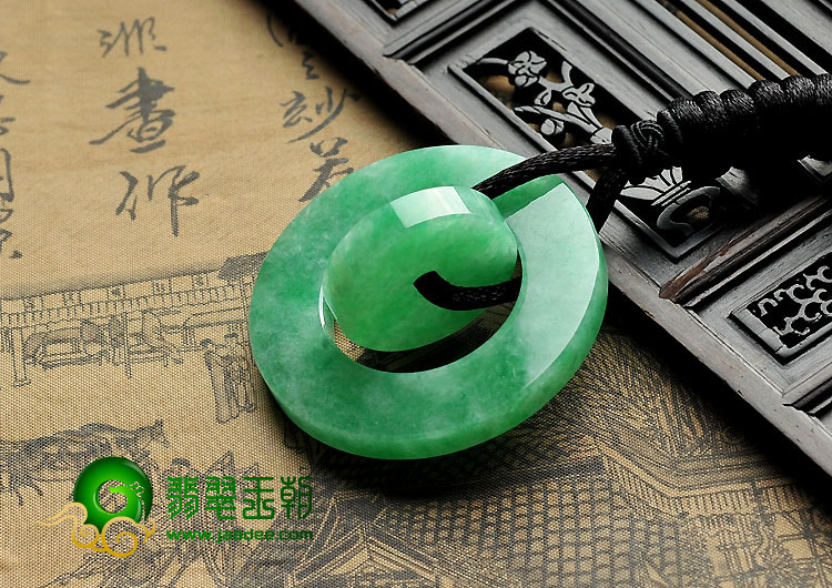 糯冰种阳绿缅甸翡翠A货平安扣挂件