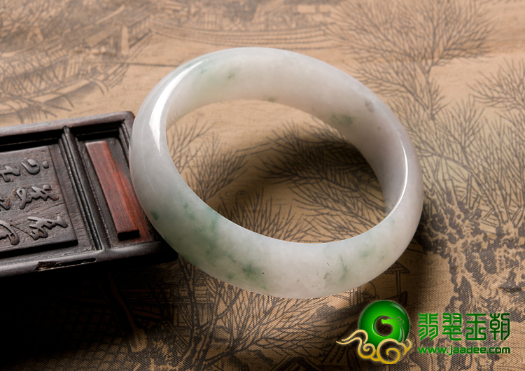 （超值推荐）糯冰种飘绿花缅甸翡翠A货手镯（57.8mm）