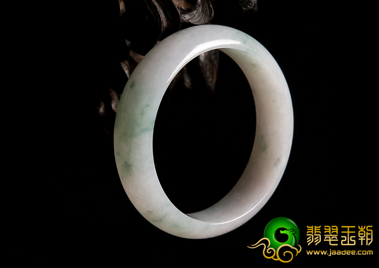 （超值推荐）糯冰种飘绿花缅甸翡翠A货手镯（57.8mm）
