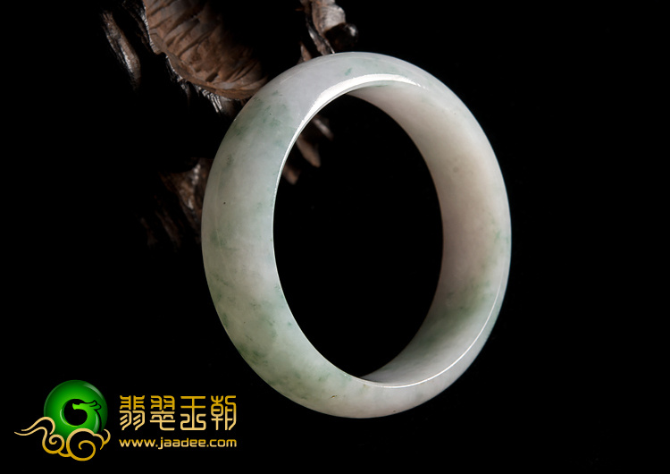 （成本清仓）糯冰种飘绿花缅甸翡翠A货手镯（55.3mm）