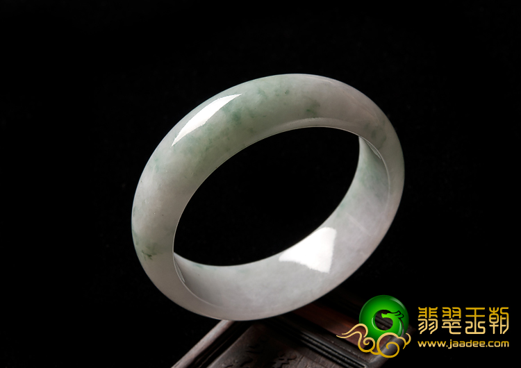 （成本清仓）糯冰种飘绿花缅甸翡翠A货手镯（55.3mm）