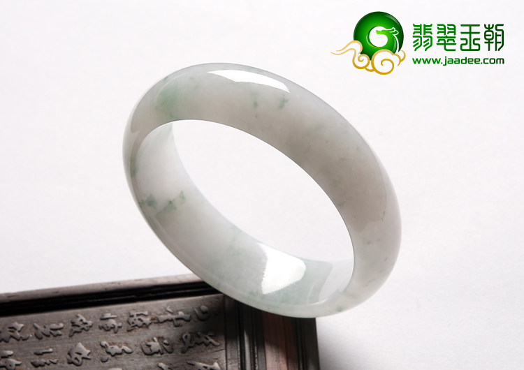 糯冰种飘绿花缅甸翡翠A货手镯（57.2mm）