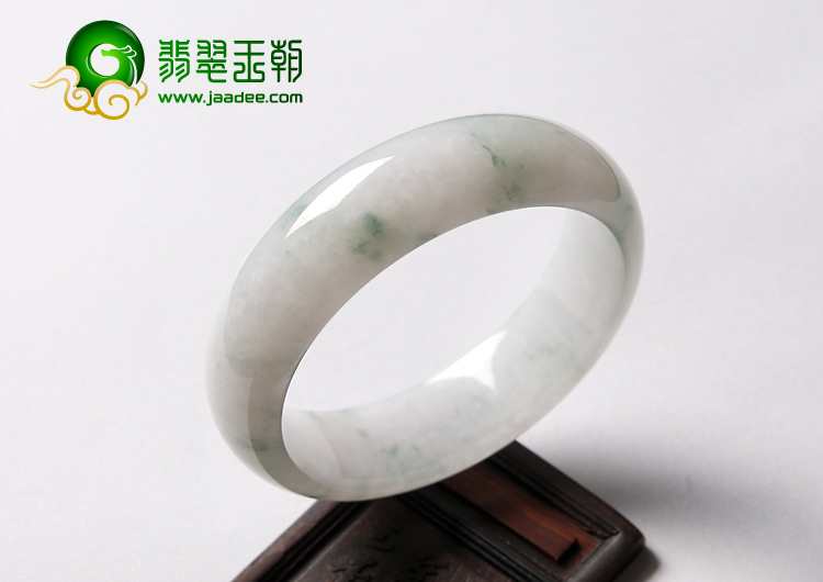 糯冰种飘绿花缅甸翡翠A货手镯（57.2mm）