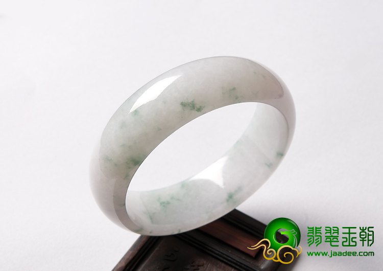 糯冰种飘绿花缅甸翡翠A货手镯（56mm）