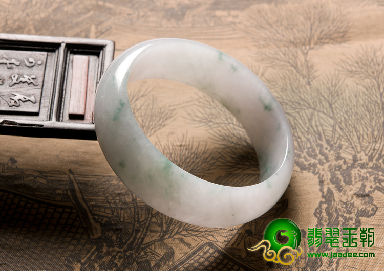 糯冰种飘绿花缅甸翡翠A货手镯（56mm）