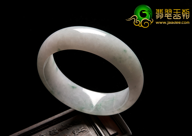 糯冰种飘绿花缅甸翡翠A货手镯（56mm）