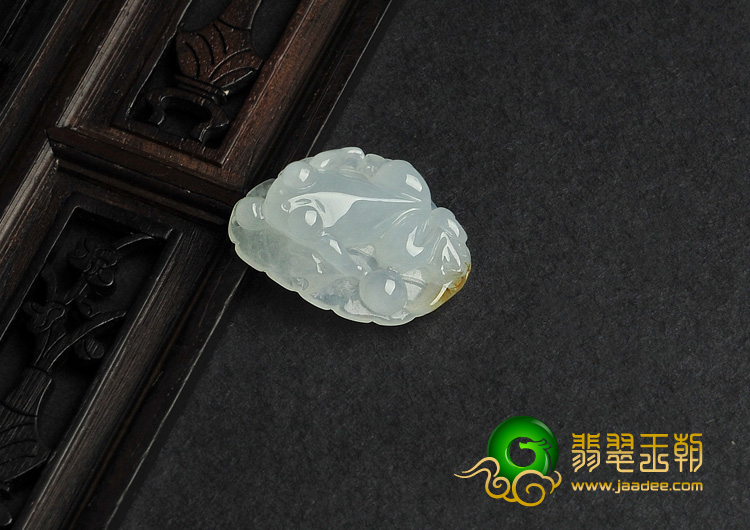 冰种飘黄翡缅甸翡翠A货青蛙挂件