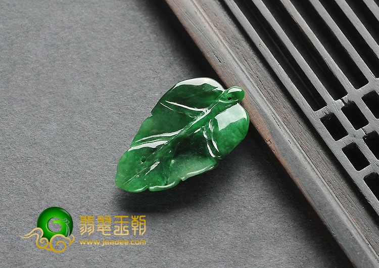 糯冰种浓绿缅甸翡翠A货叶子挂件