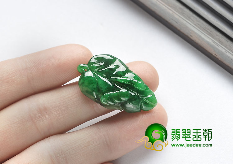 糯冰种浓绿缅甸翡翠A货叶子挂件