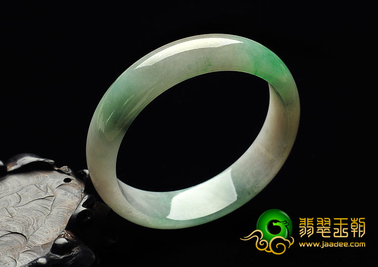 糯冰种飘翠缅甸翡翠A货手镯（57.8mm）