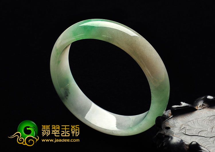 糯冰种飘翠缅甸翡翠A货手镯（57.8mm）