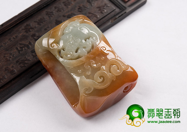 糯冰种红翡缅甸翡翠A货龙头挂件/腰牌