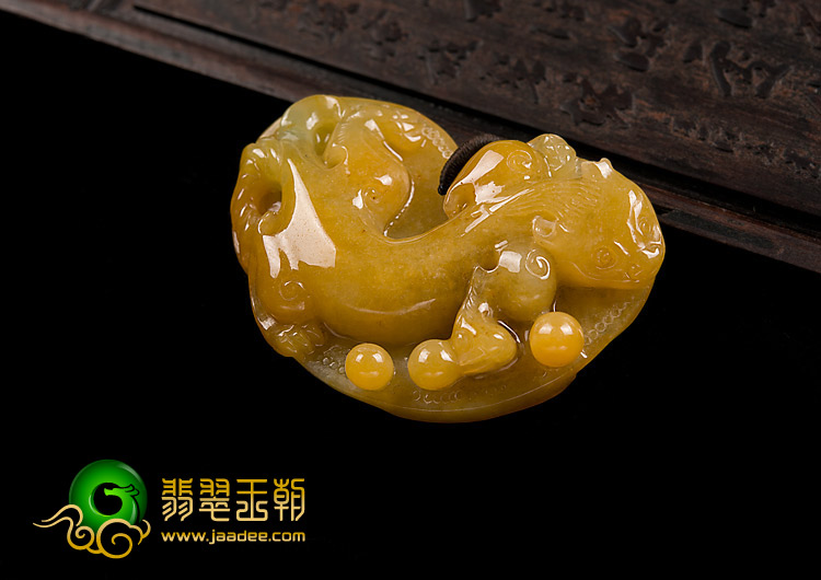 糯冰种黄翡缅甸翡翠A货螭龙挂件